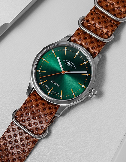 Men's watch / unisex  MÜHLE-GLASHÜTTE, Panova Green / 40mm, SKU: M1-40-76-LB-I | dimax.lv